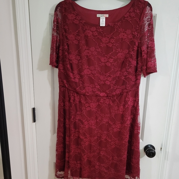Love Squared lace overlay dress, size 2x but fits like a 16/18 - Picture 1 of 3